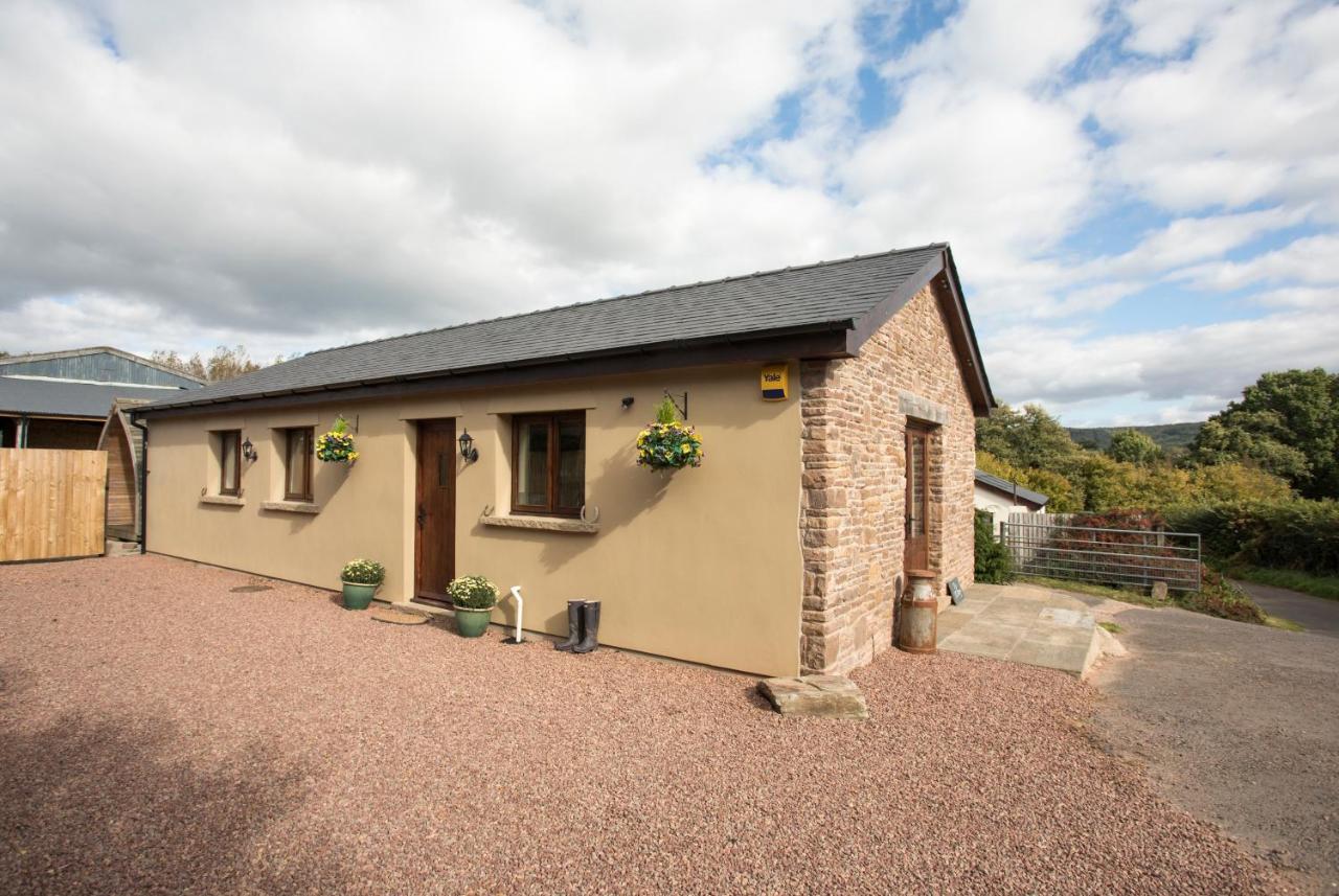 The Old Dairy - Boutique Countryside Cottage At Harrys Cottages Pen-y-Clawdd Екстериор снимка