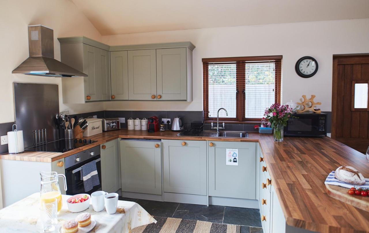 The Old Dairy - Boutique Countryside Cottage At Harrys Cottages Pen-y-Clawdd Екстериор снимка
