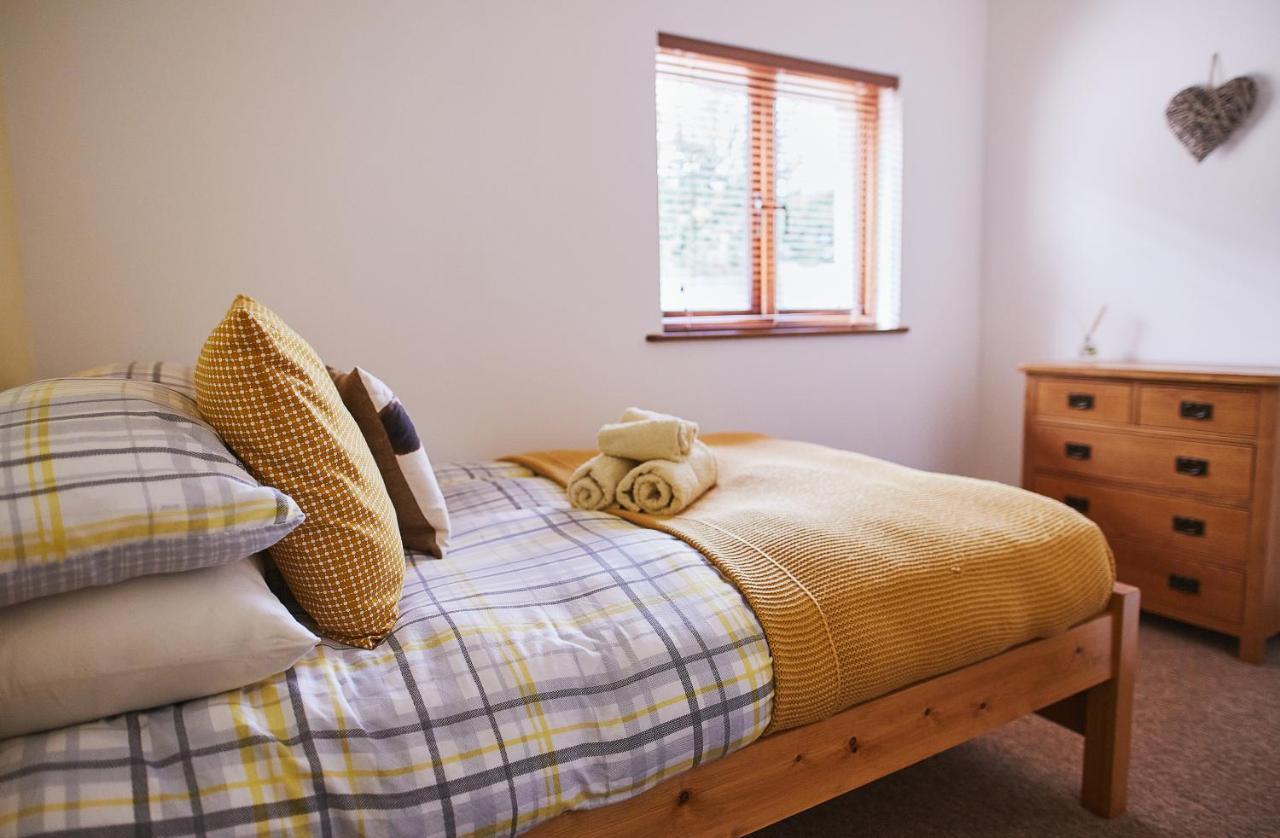 The Old Dairy - Boutique Countryside Cottage At Harrys Cottages Pen-y-Clawdd Екстериор снимка